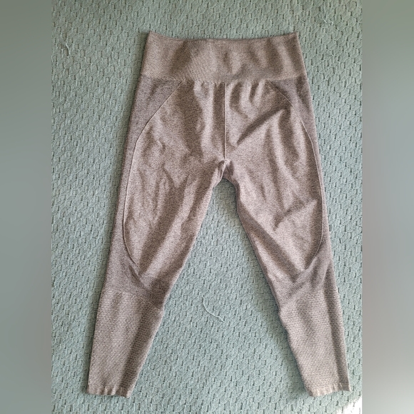 Fabletics Bundle - Picture 9 of 9